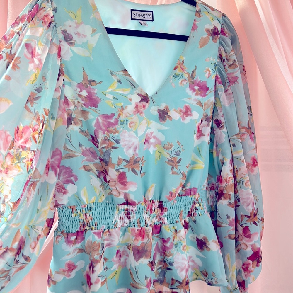 Light weight blouse for woman